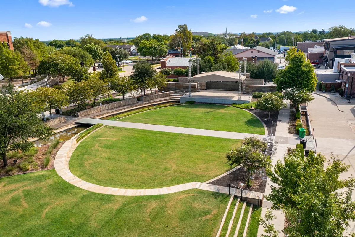 Outdoor stage aerial